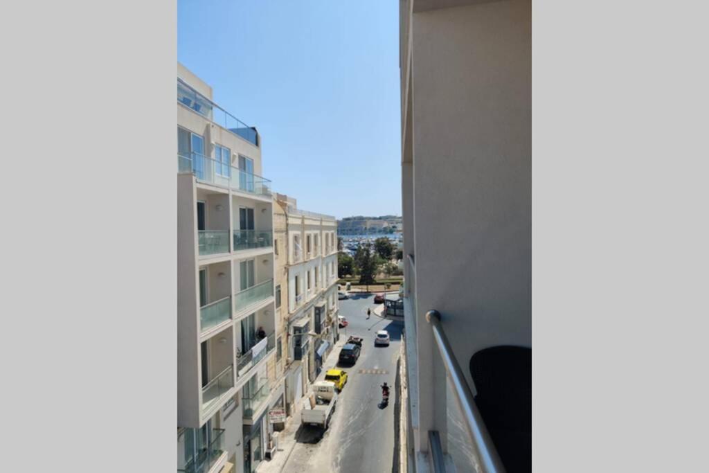 Brand New 3 Bedroom Apartment Close To The Sea Gzira Exteriör bild