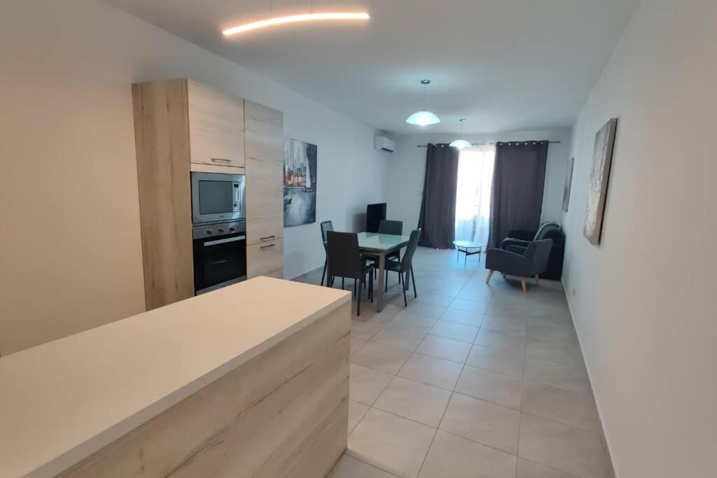 Brand New 3 Bedroom Apartment Close To The Sea Gzira Exteriör bild